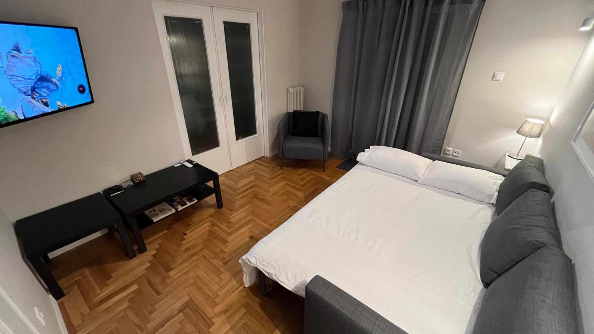 אתונה 4 Newly Renovated Charming Apartments Steps From Panormou Metro Station חדר תמונה